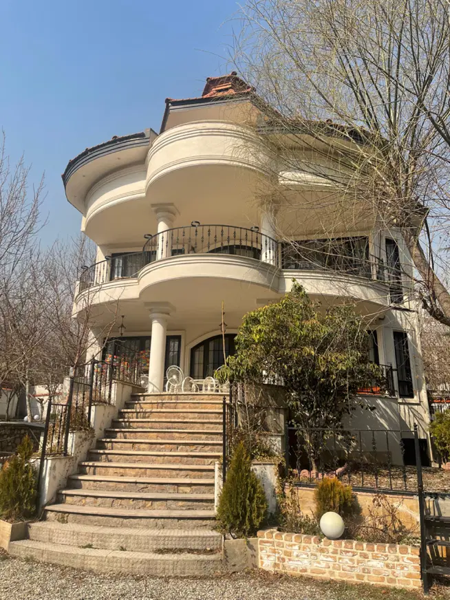 ۲۰۰ متر ویلا آپارتمان در تاپ لوکیشن لواسان