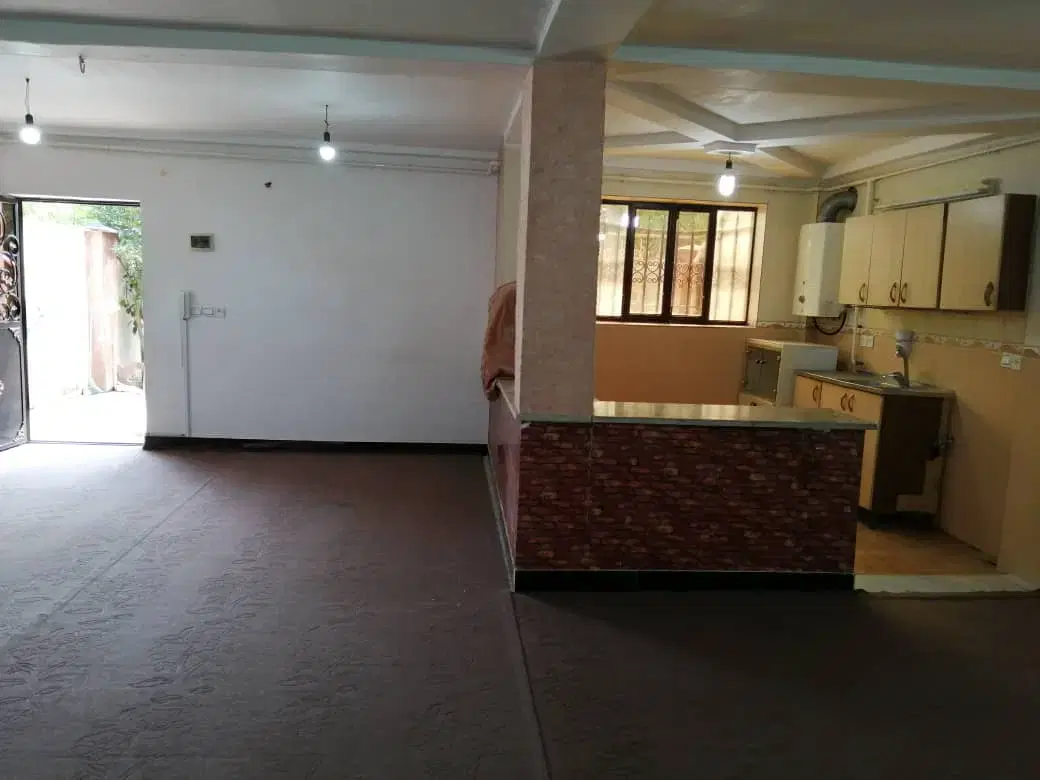 اجاره ۸۵ متری همکف یک خواب در باغ ویلا ۴۰۰ متری