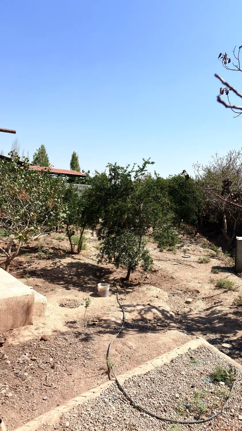 باغ ۶۰۰ متری با دسترسی مناسب