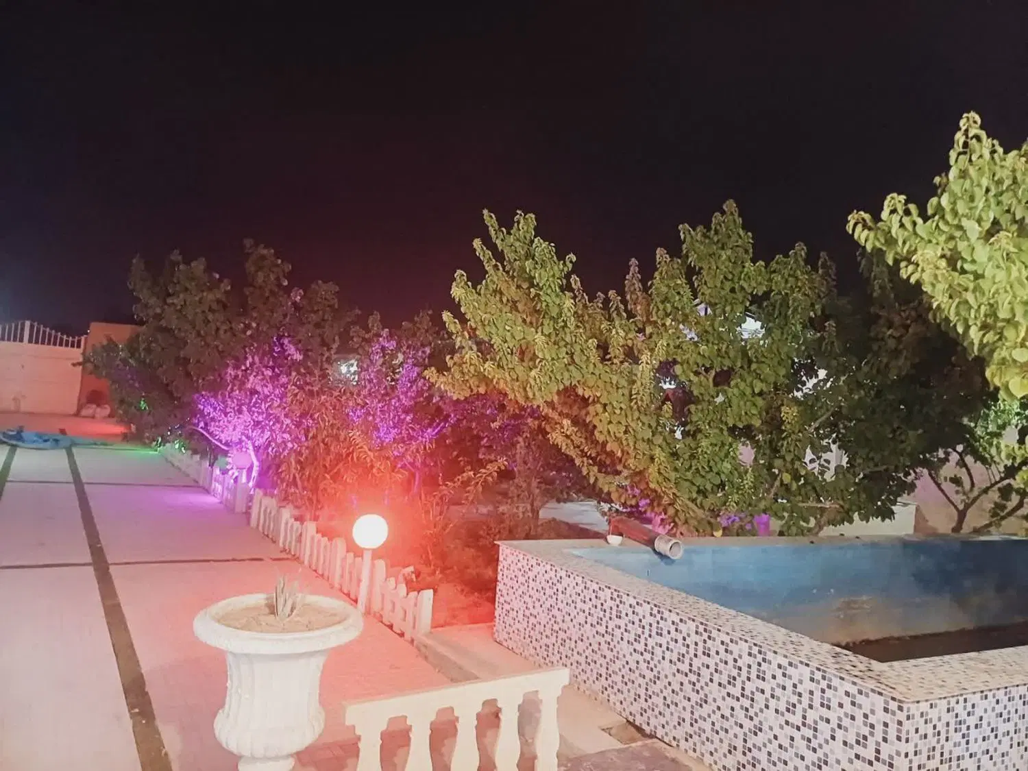 باغ۵۰۰متر گل مینا