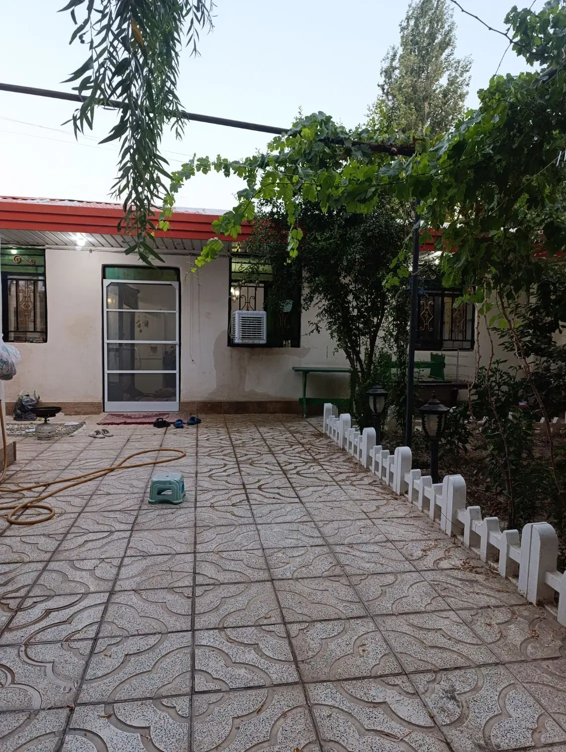 خانه حیاط دار باصفا