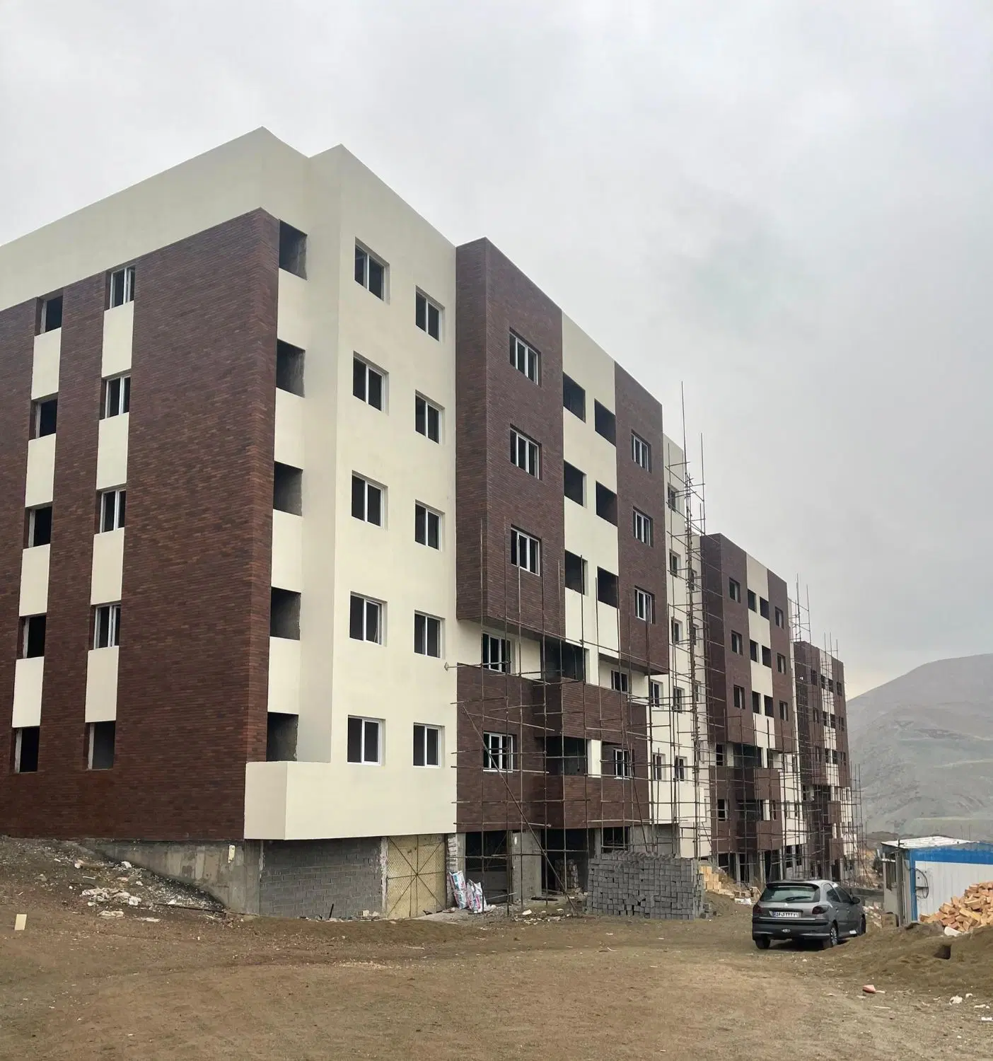 فروش اپارتمان ۹۰ متری دو خوابه در فاز ۴