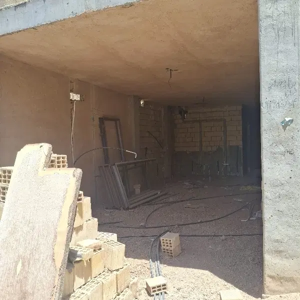 منزل دوطبقه ، نیمه ساز