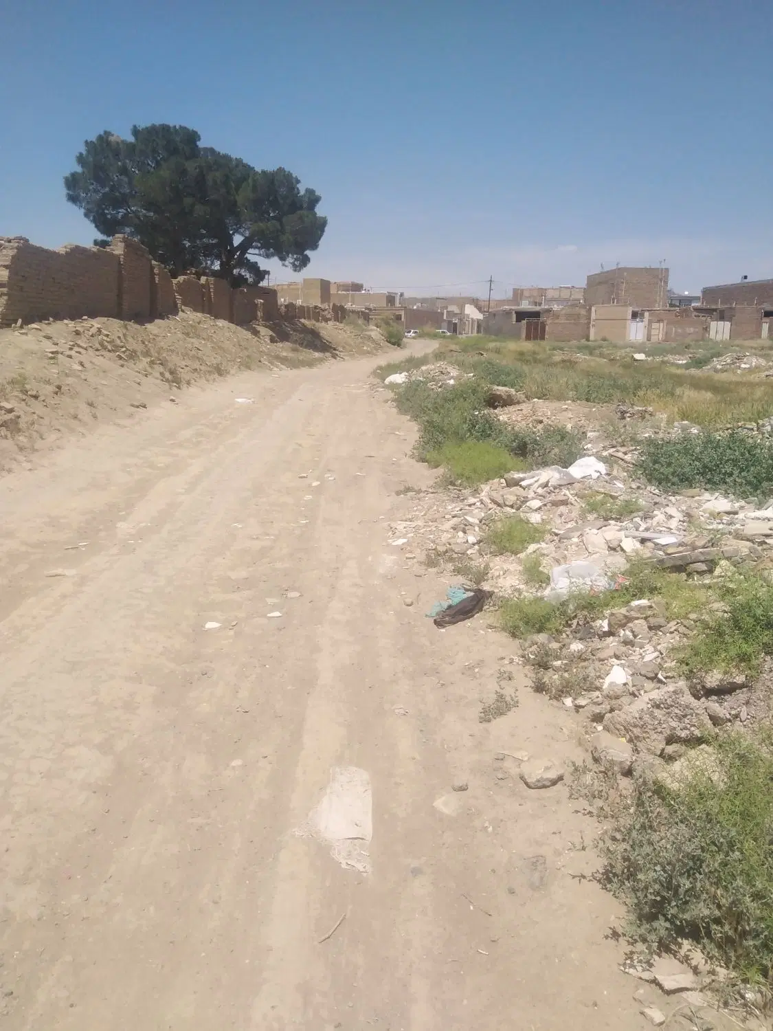 زمین فروشی