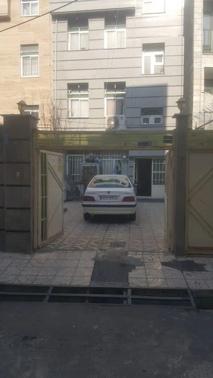 خانه ویلایی ۴ طبقه یکجا با سند ۶ دانگ به فروشی