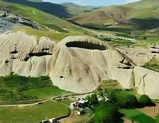 زمین واقع در روستای نیاق