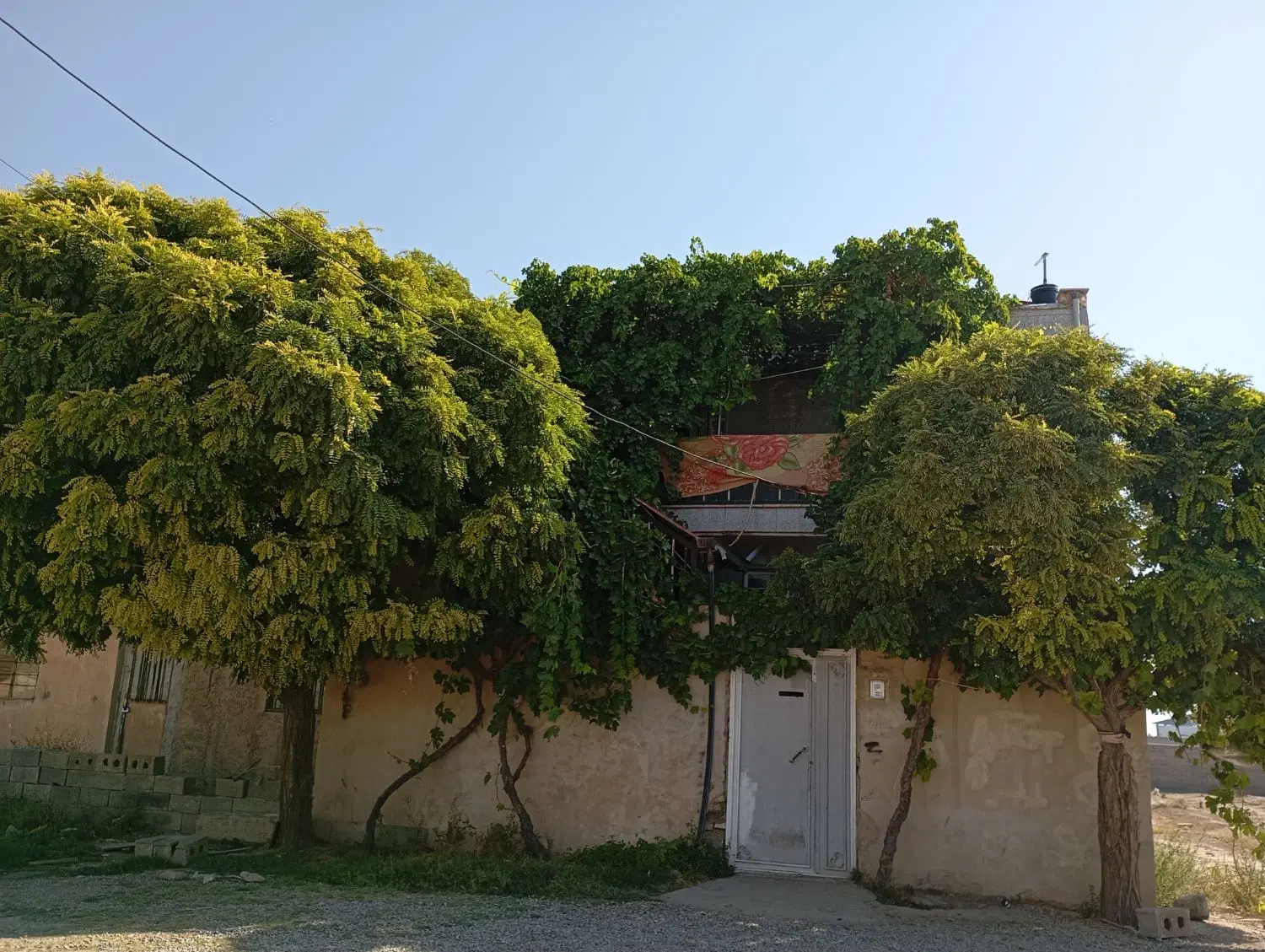دو طبقه ویلایی دلباز
