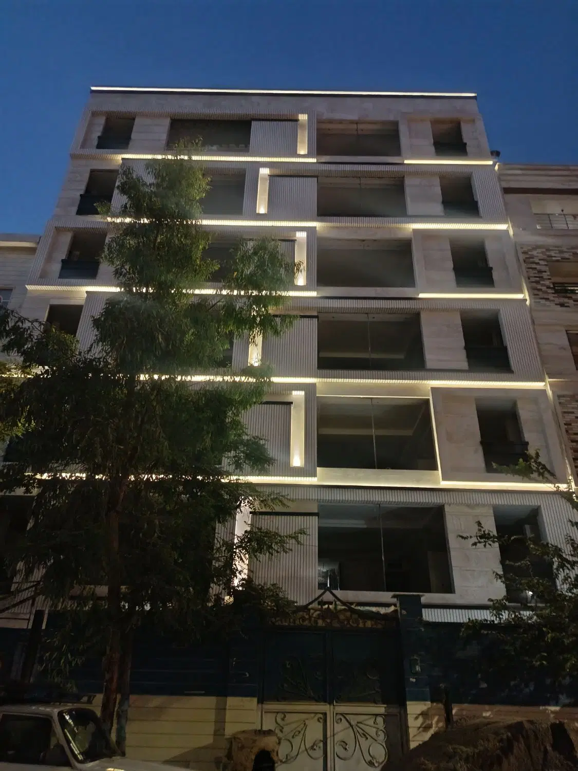 106متر دو خوابه کلید نخورذه