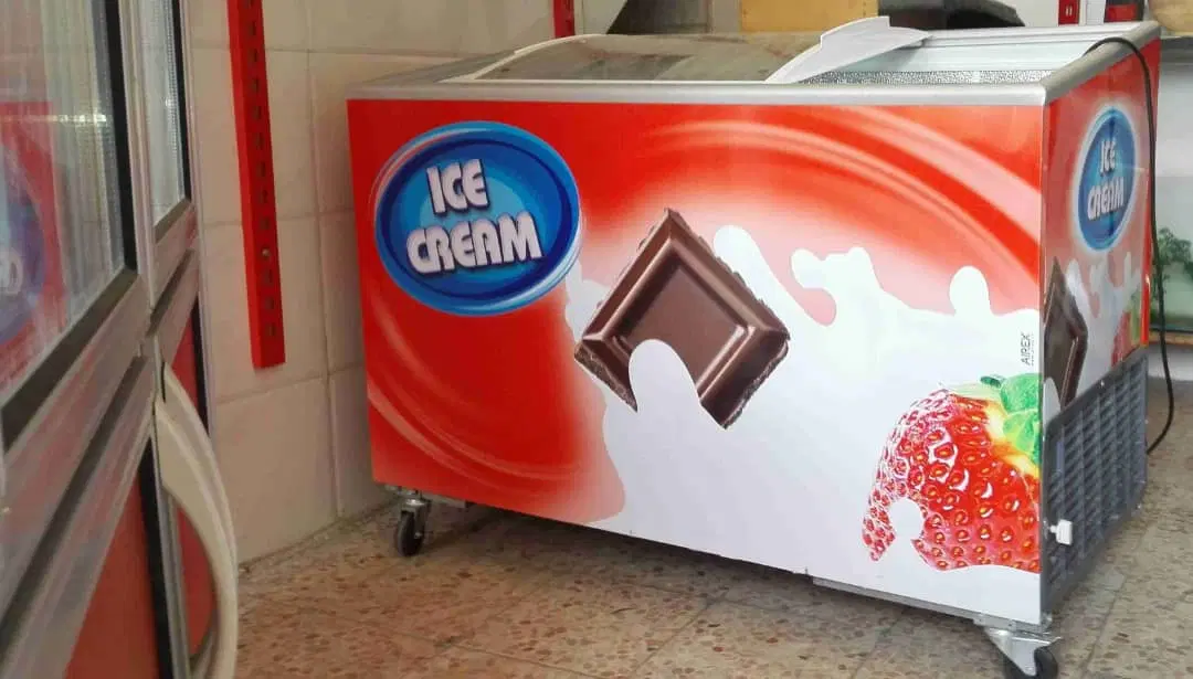 مغازه بر خیابان اصلی نود متری