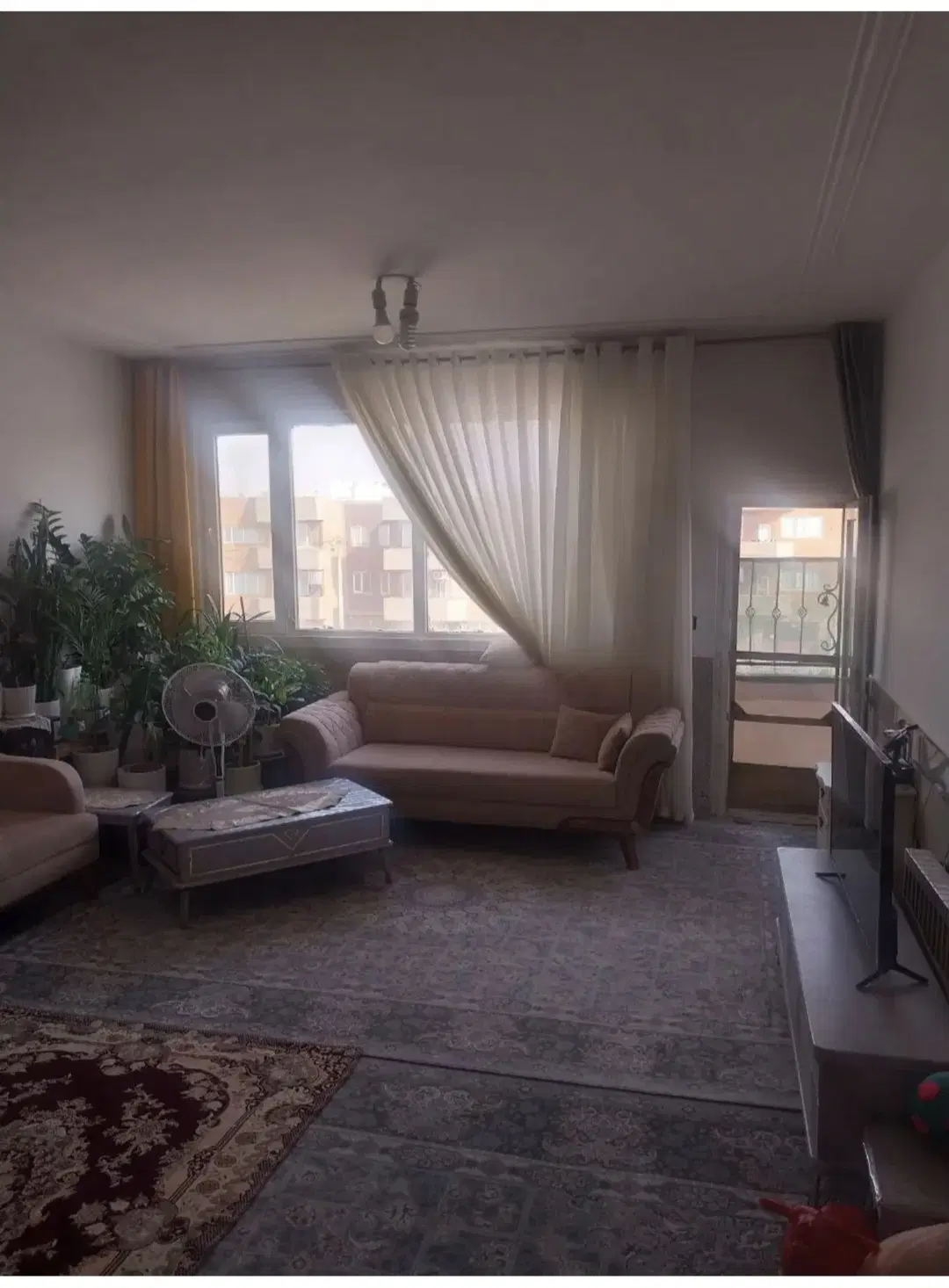 یک واحد اپارتمان به رهن و اجاره داده میشود