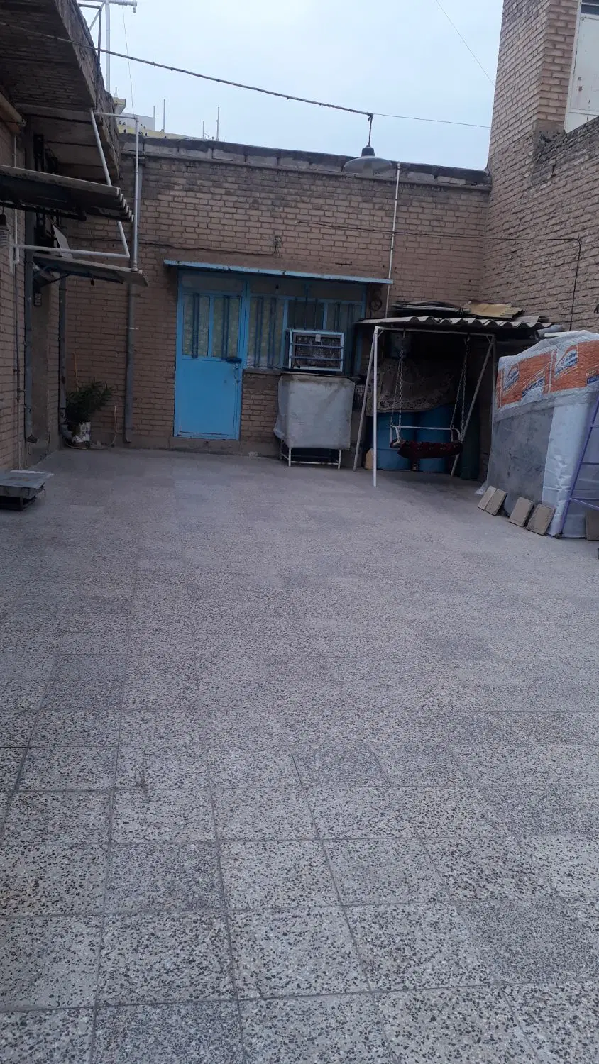 خانه بزرگ سندثبتی با امکانات