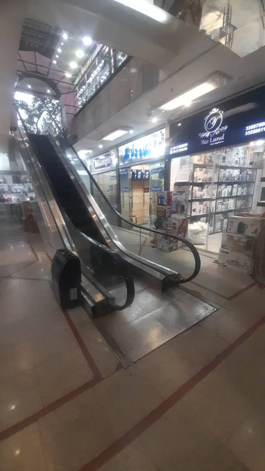 مغازه ۱۳ متری امین حضور، پاساژ ثامن الحجج