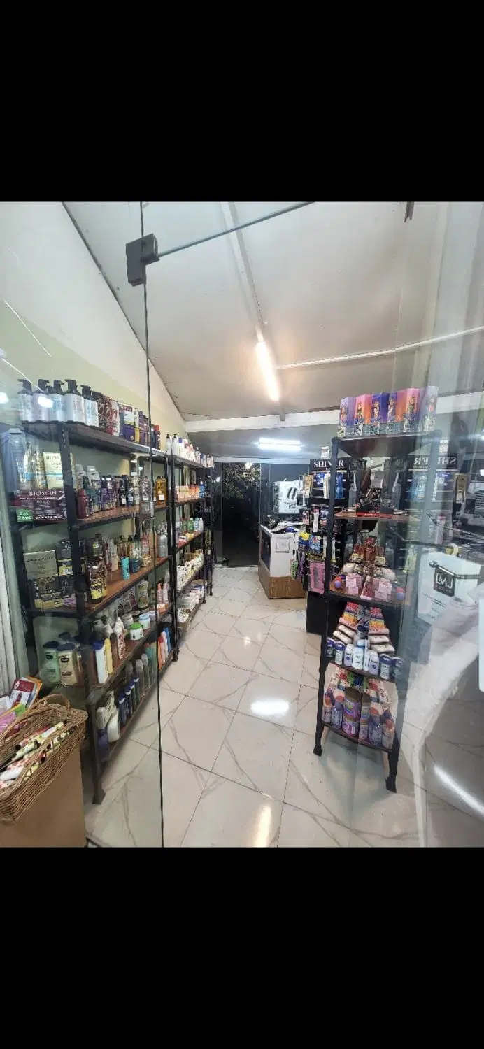 مغازه فروشی