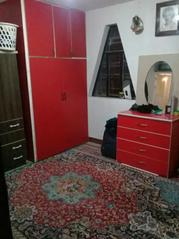 یک واحد مسکونی هم کف