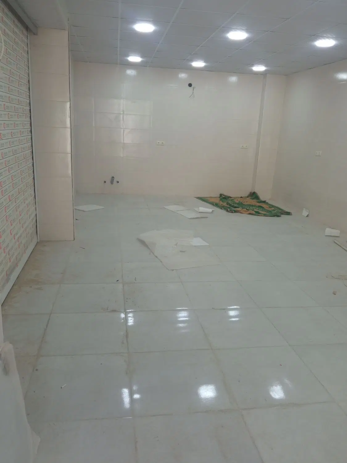 مفازه 50متری خیابان جوان
