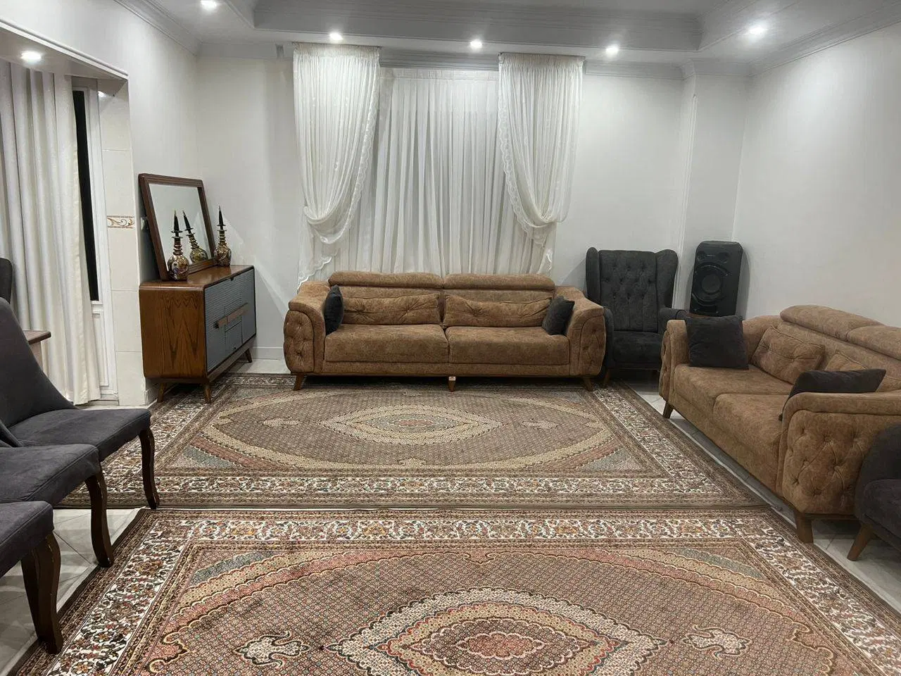 آپارتمان ۹۸متری طبقه سوم واقعی فلکه اول صادقیه