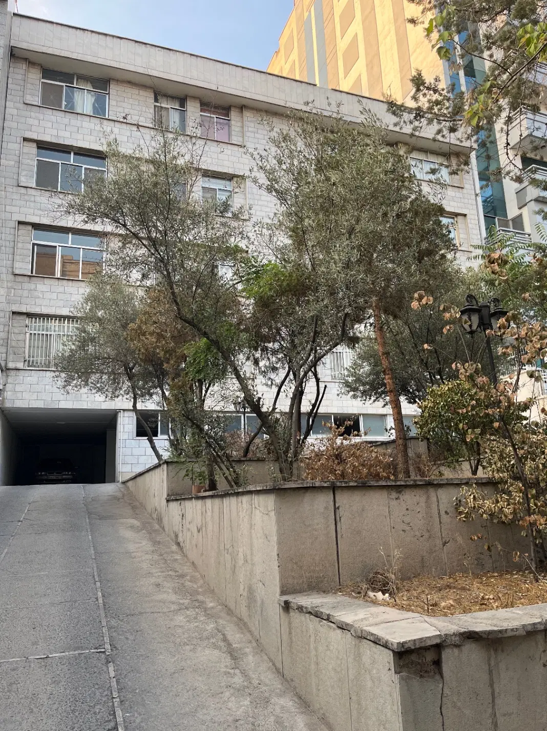 زمین ۹۵۰متر ونک