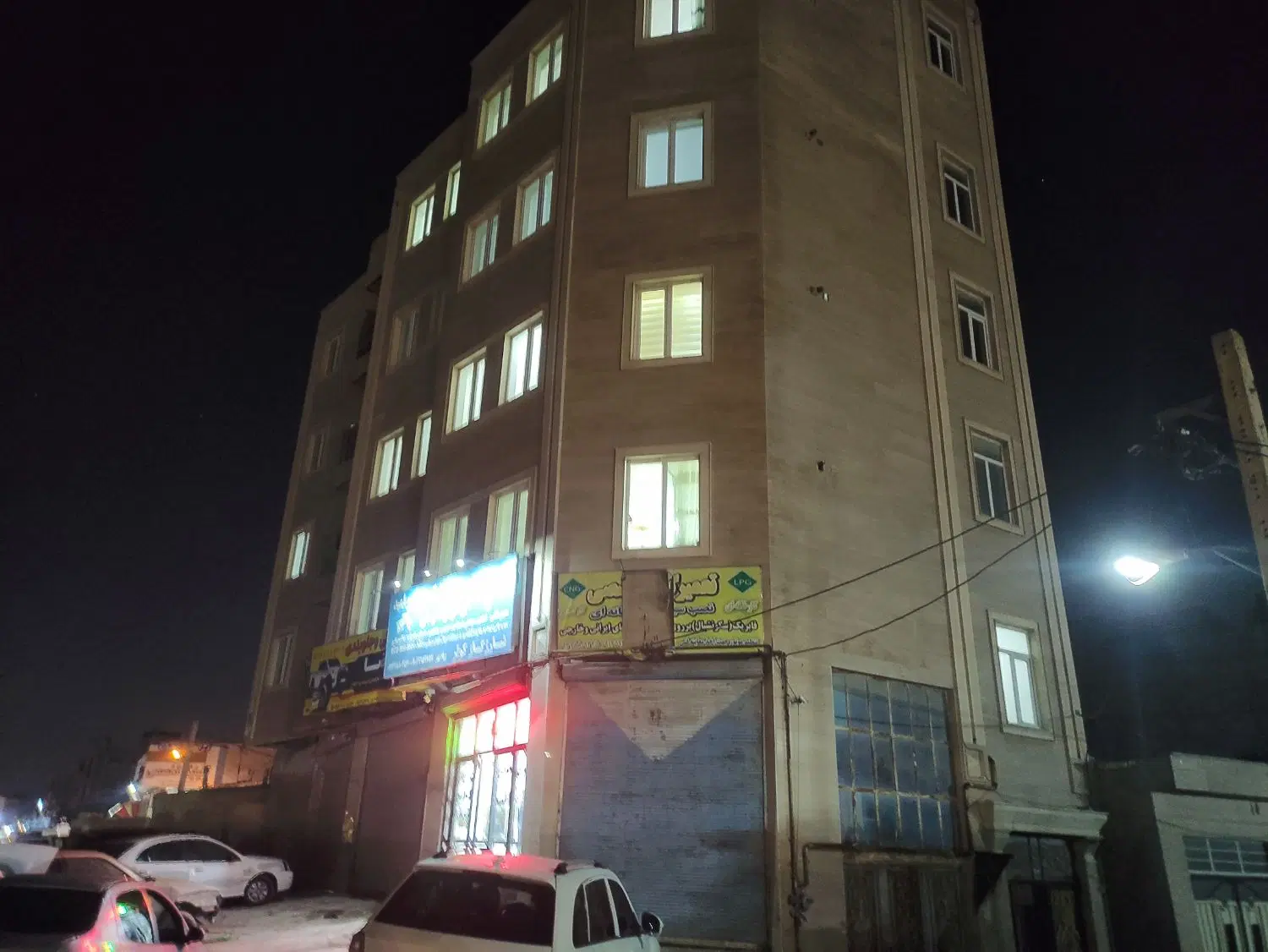اجاره واحد ۱۳۰ متری سه راهی آقاباقر