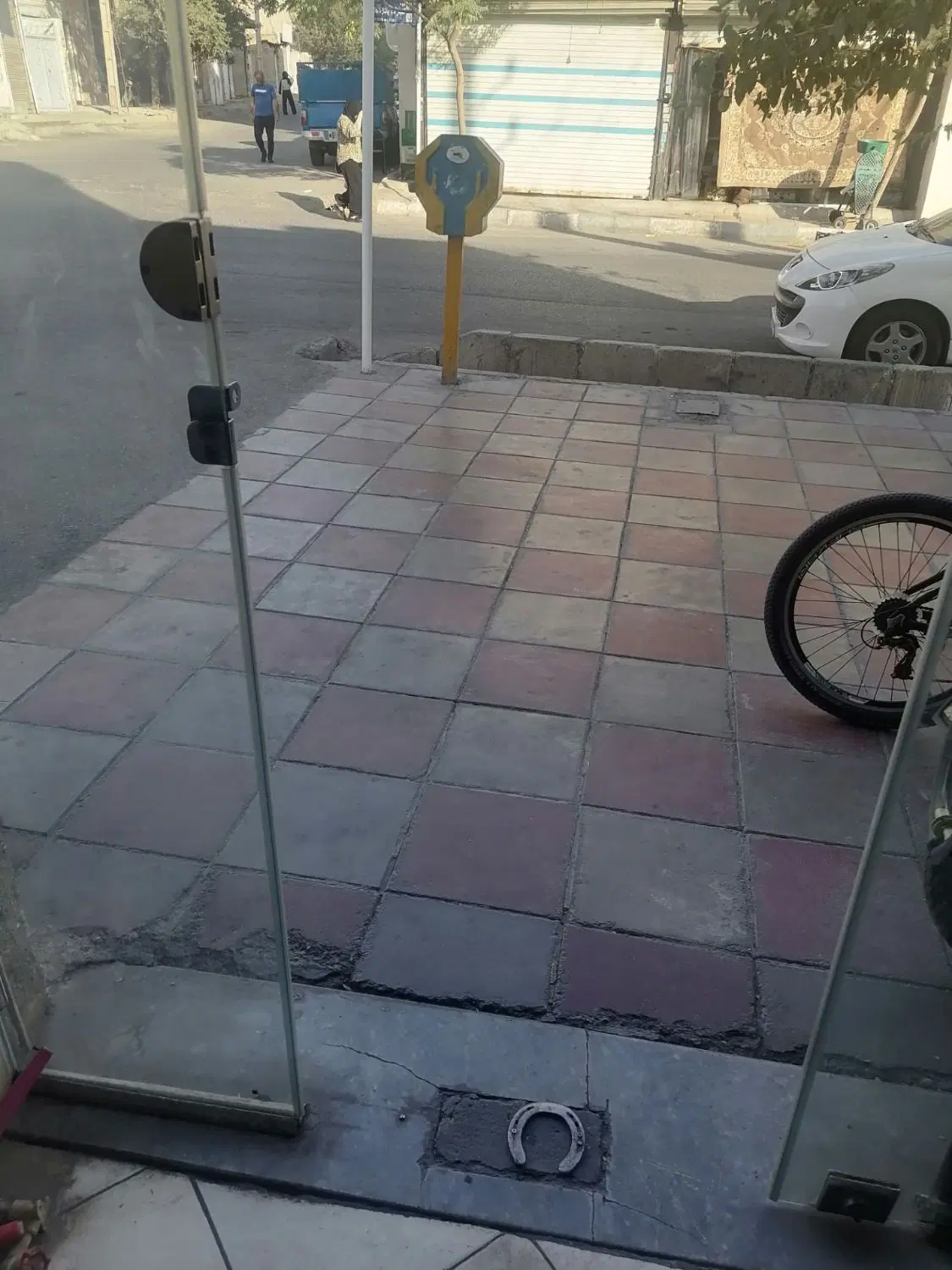28مغازه دونبش