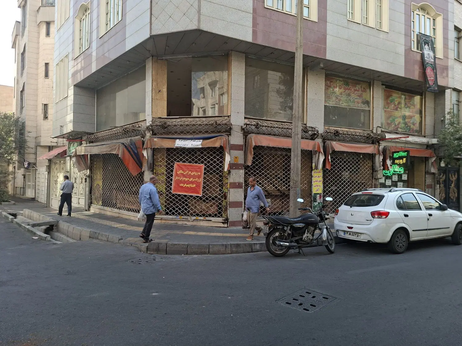 مغازه ۱۰۰متری میوه فروشی