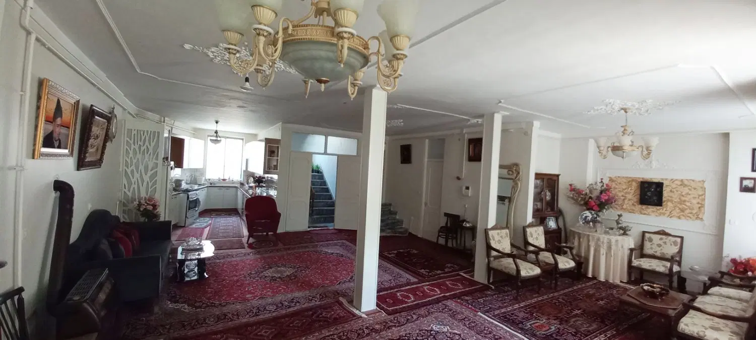 ۲ طبقه فول امکانات مجزا ۲۰۰متر، نیم طبقه زیرزمین