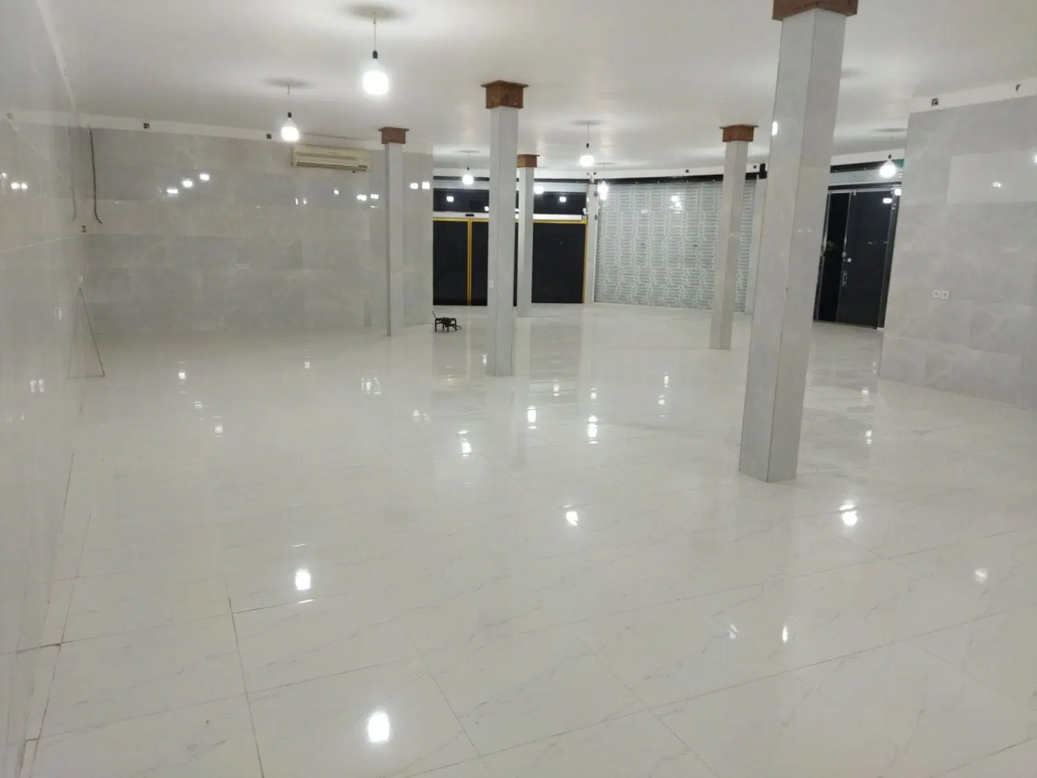 مغازه ۲۳۰ متر