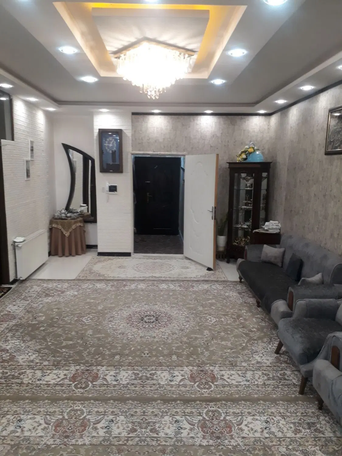 فروش یک طبقه آپارتمان ۹۰ متری باپارکینگ طبقه اول