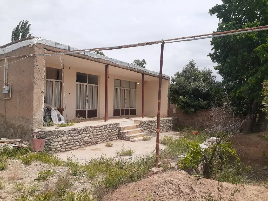خانه روستایی با حیاط بزرگ و هوای خوب مسکونی