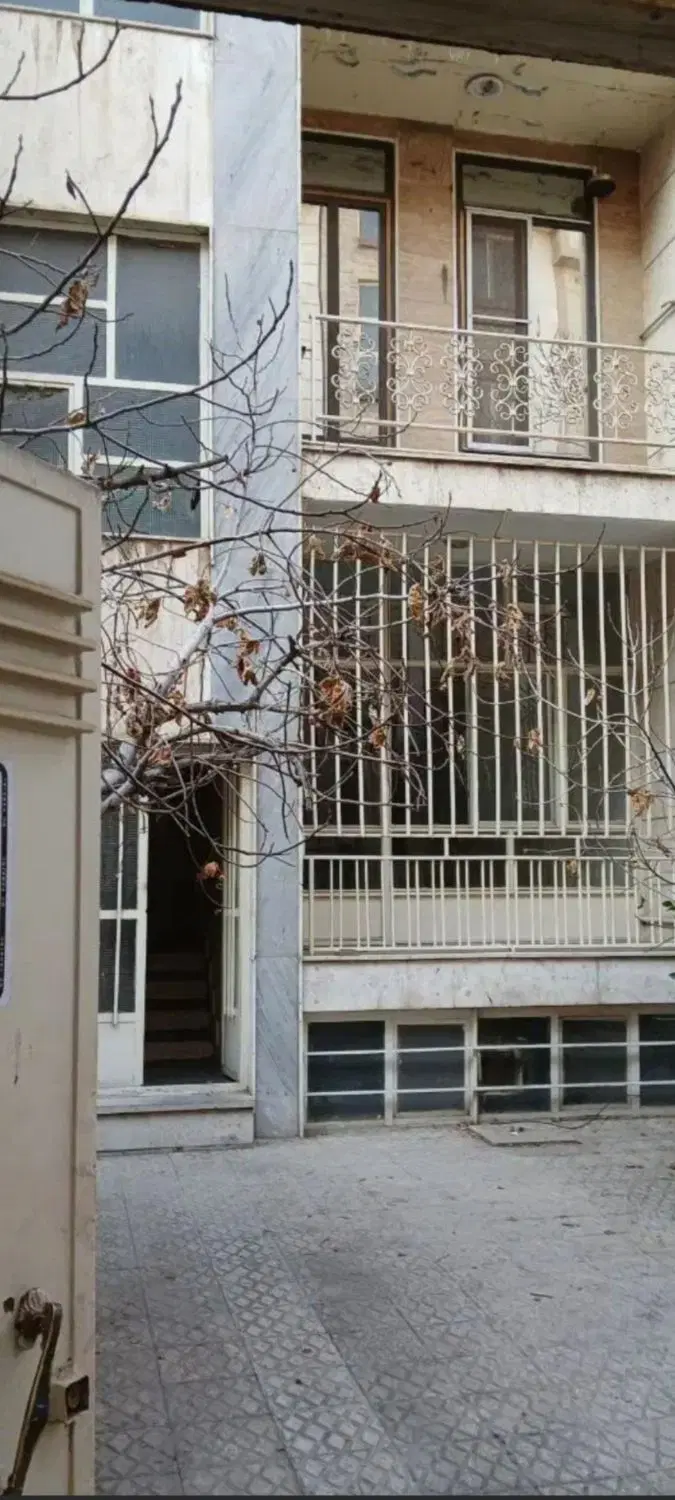 2 طبقه دربست_ 15 اتاق _ 560 متر زیر بنا _ تخلیه