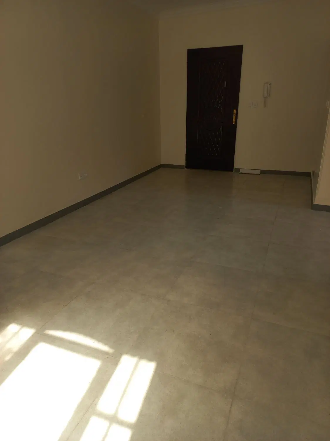 ۵۰ متر با پارکینگ و ۱۰ متر پاسیو