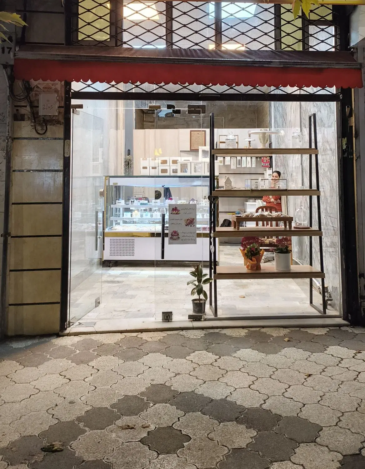 اجاره یک باب مغازه بر خیابان اصلی