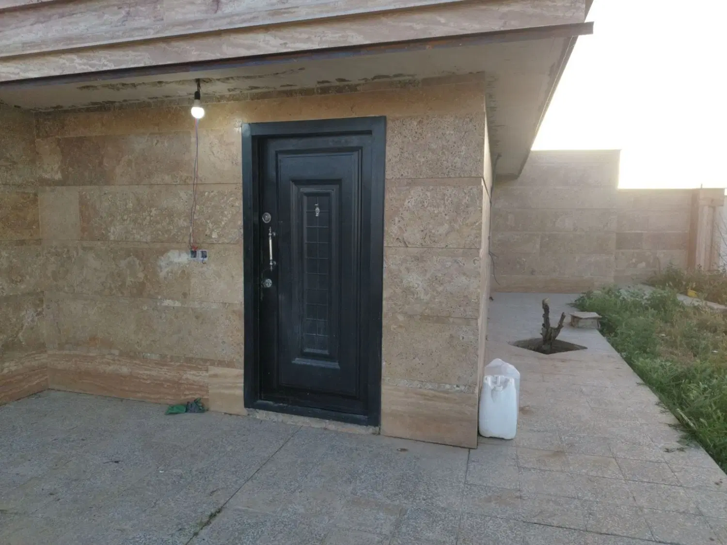 باغچه چهار دیواری ۲۰۰۰ متر