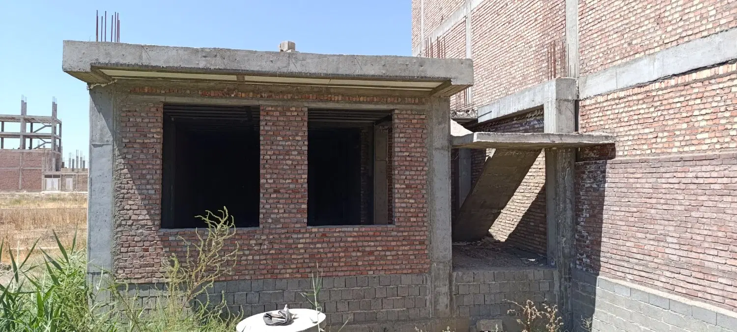 ساختمان نیمه کاره یک طبقه