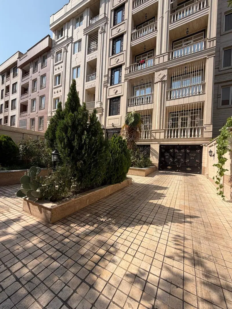 ۸۲متری دوخواب پارکینگ انباری باغ فیض