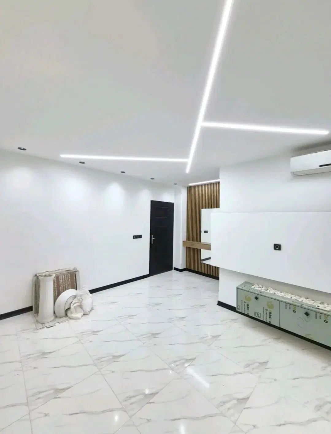 ۴۳متر مینی مال فول دیزاین_ سندتکبرگ_پارکینگ سندی