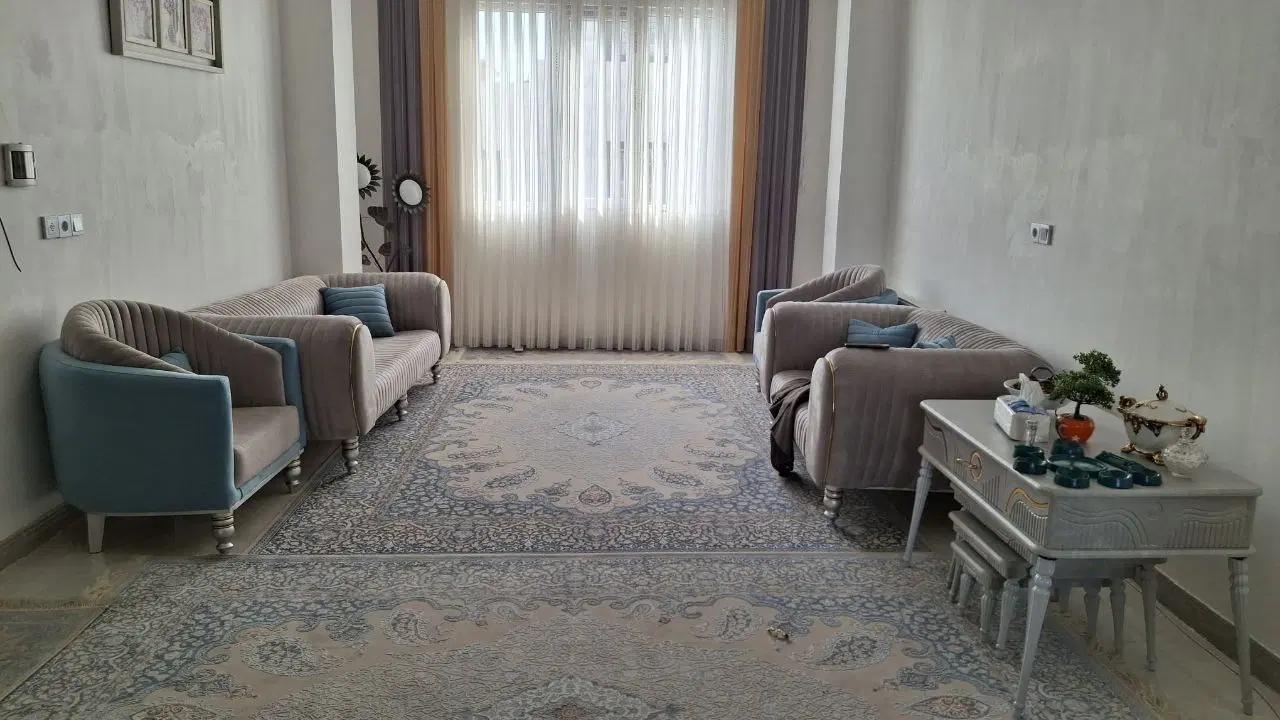 طبقه اول روی همکف سفیدار رباط کریم
