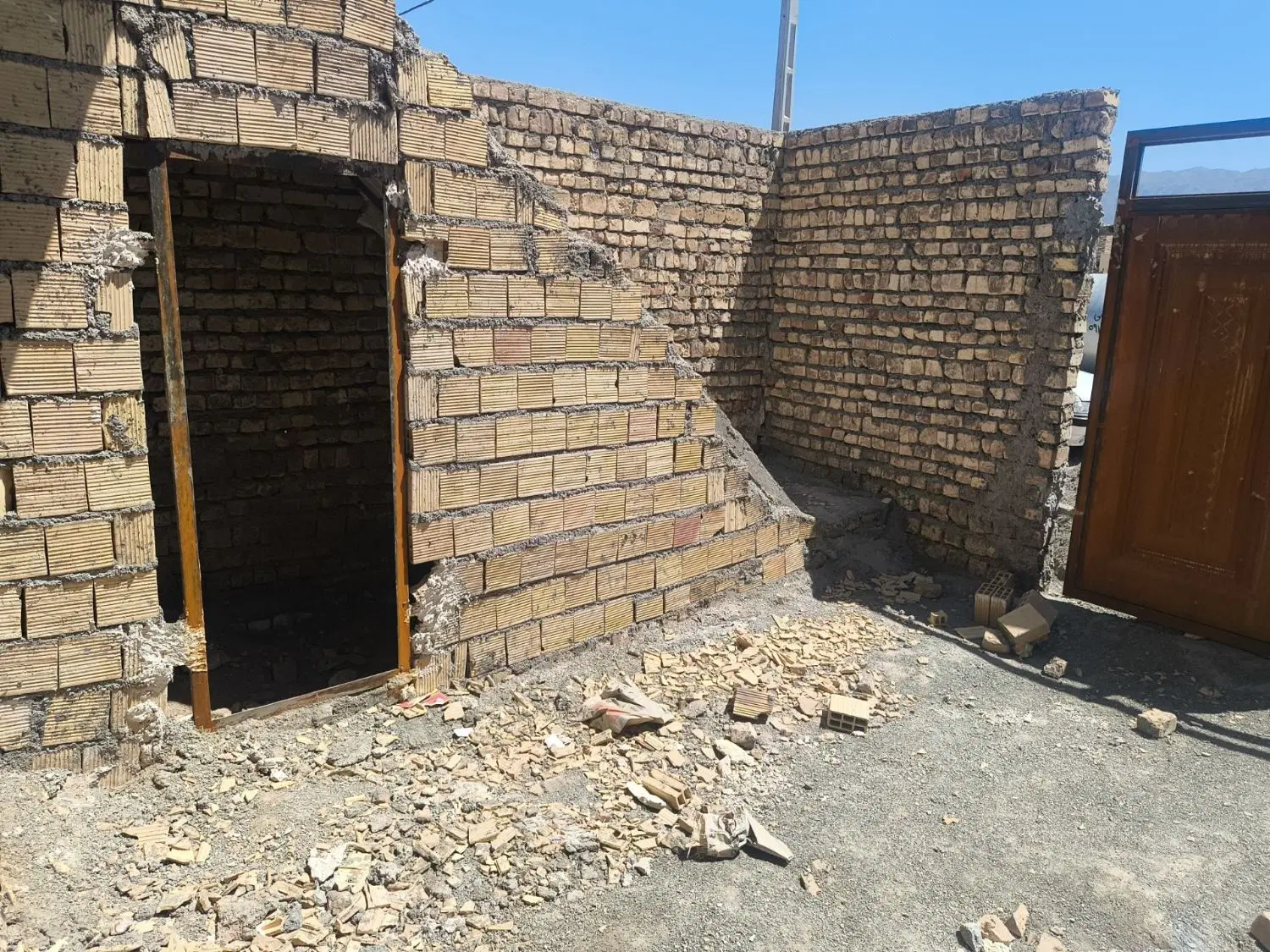 منزل نیمه ساز حاجی اباد