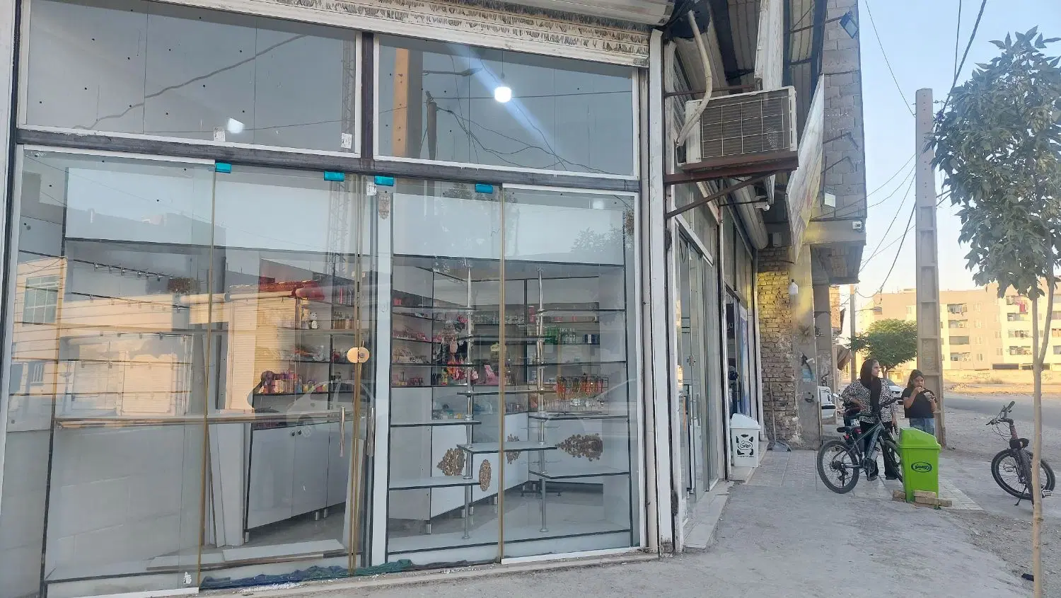 یک باب مغازه دو نبش اجاره داده می شود