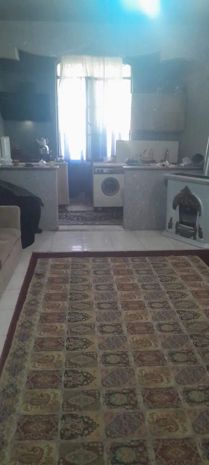 همخانه اقا نیازمندم