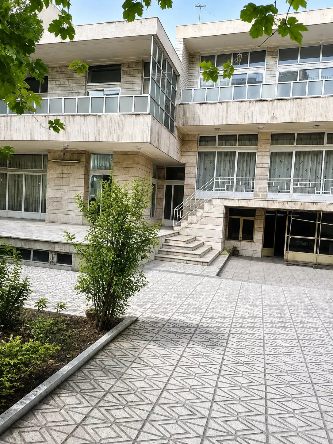 خانه ویلایی سه واحده، خ رودکی