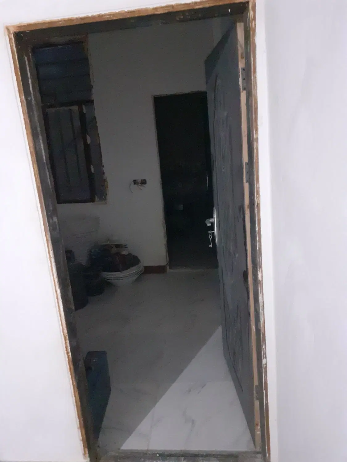 آپارتمان ۸۳متری طبقه همکف ۱۴متر مغازه
