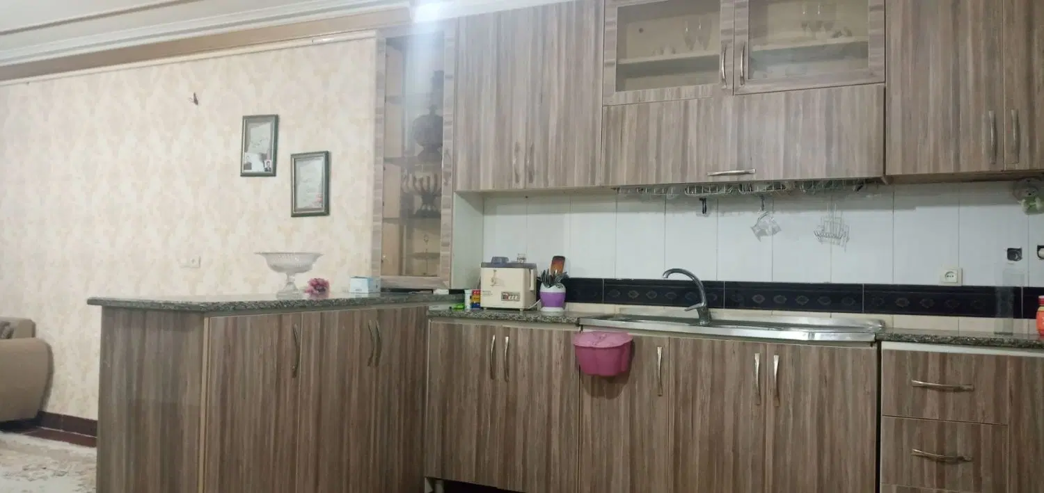 یه طبقه اپارتمان 150 متر زیر بنا شهرک زیبا