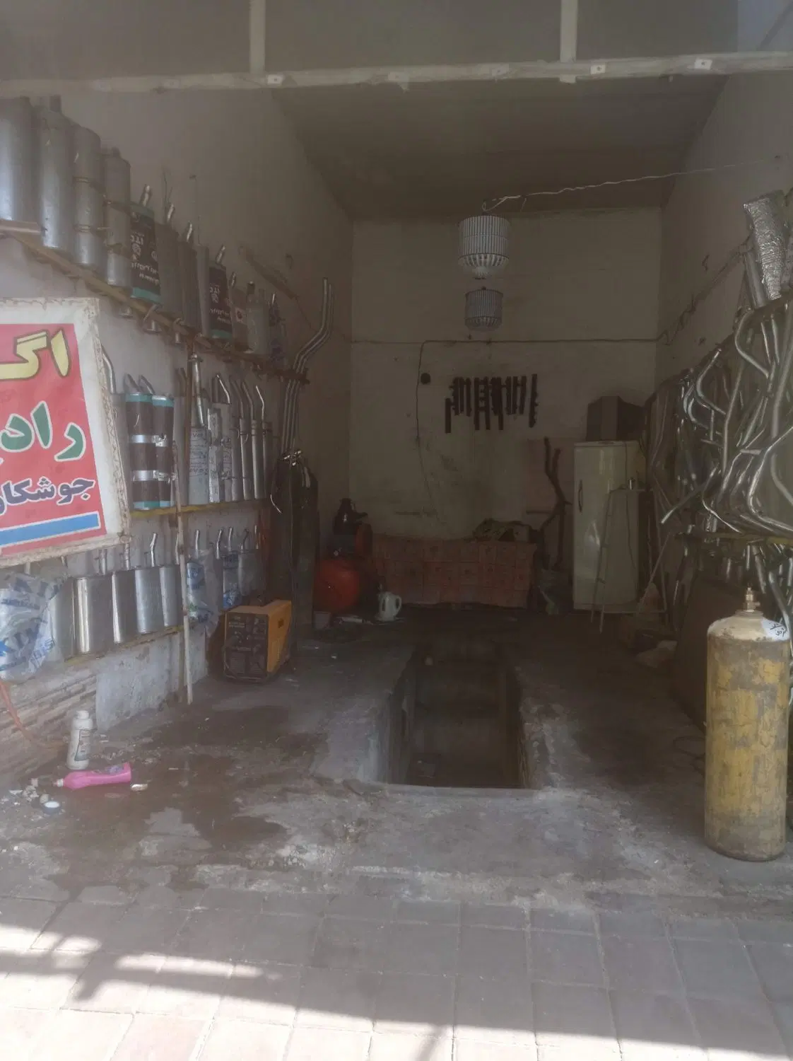 یک مغازه اجاره داده میشود