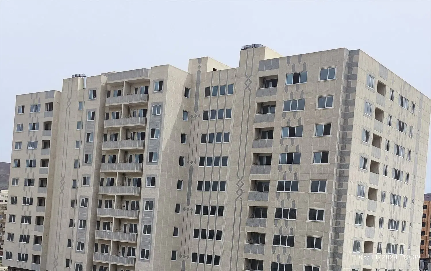 آپارتمان ۱۱۳ متر با حیاط اختصاصی، نیاوران، برج۹