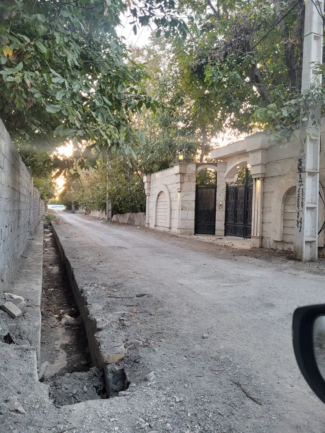 ۳۰۰مترباغچه ۴ دیواری بلند*سندتکبرگ*مالکم