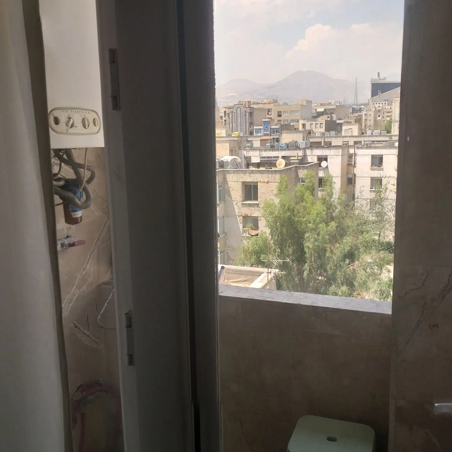 صادقیه گلناز جنوبی ۸۰ متر ۲خوابه کم واحد