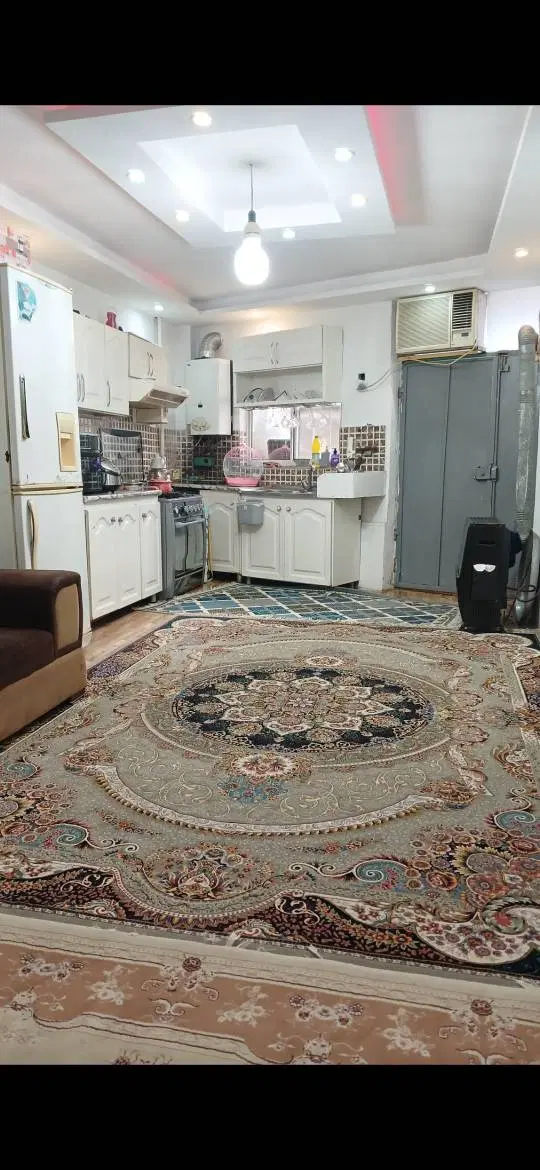 رهن سوئیت ۶۰ متری در بهارستان