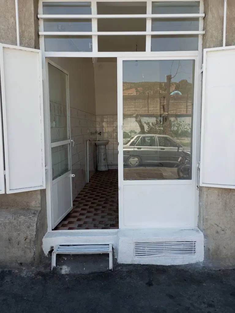 مغازه 8متری در منبع آب