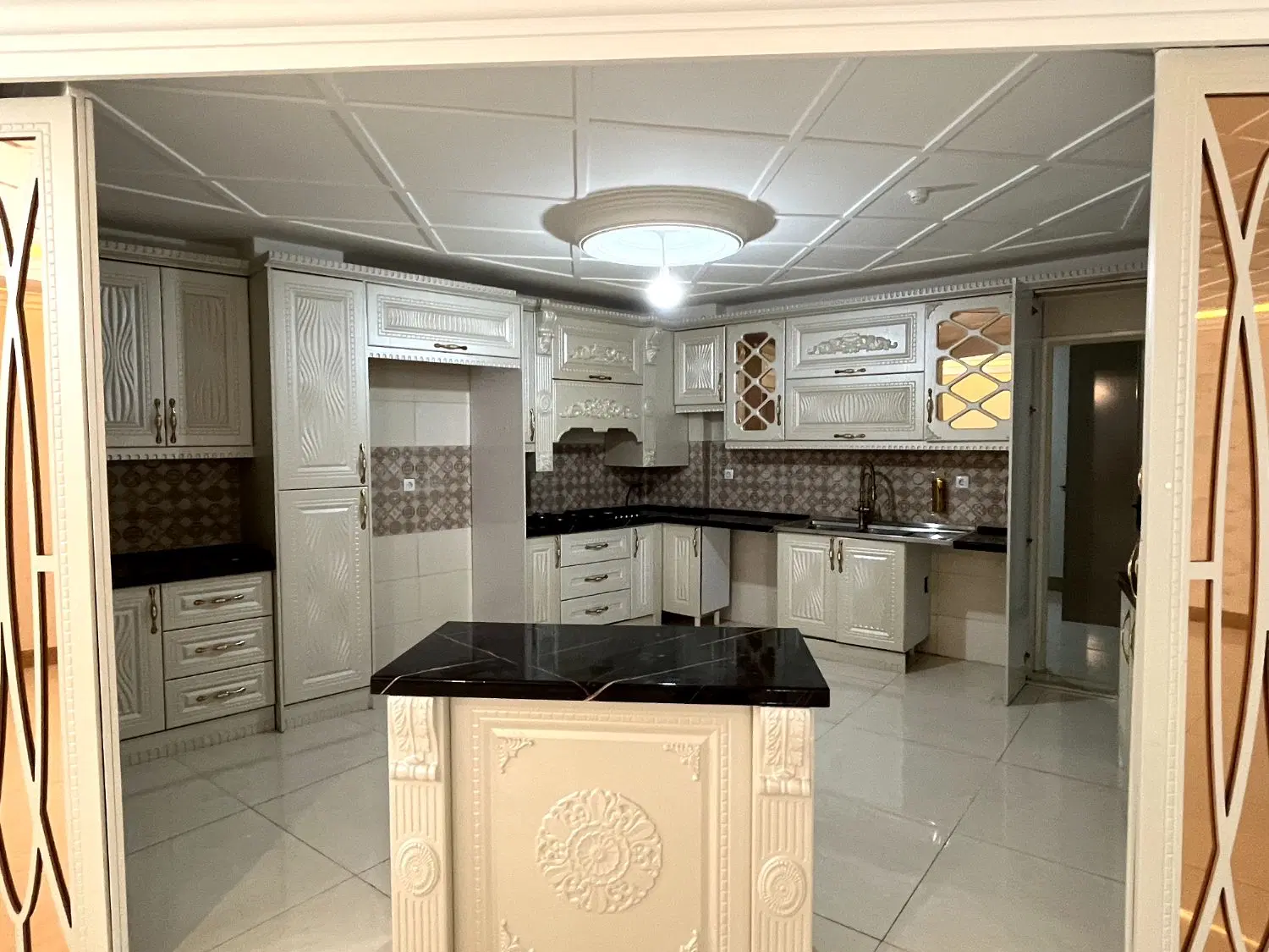 ۱۷۲متر ۳خوابه شیک، مطبخ، ۲ پارکینگ