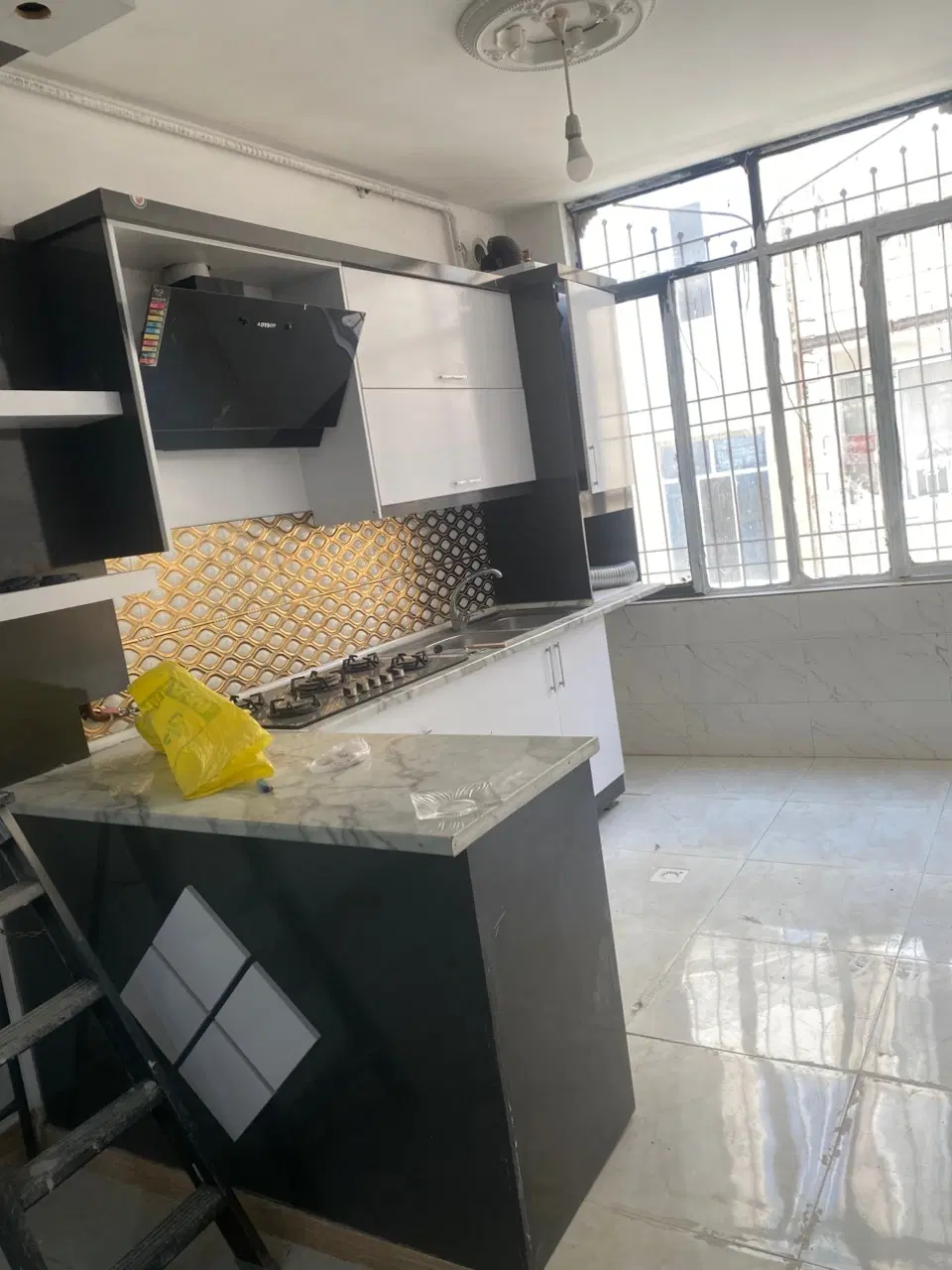 85متری رهن کامل 300حجت توس